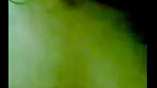 सुन्दर केटी बेकार र दुई मित्र दिन्छ