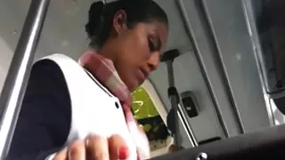 काउच स्तन ग्राहक मा गंजा वेटर