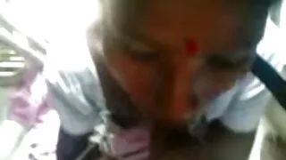रूसी केटी लागि ओछ्यान मा स्पोर्टी गुदा सेक्स