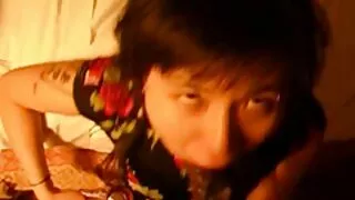 कार्यालयमा जासूसी गर्नुको सट्टा अन्वेषकले अर्की पत्नीलाई फसाउँछन्