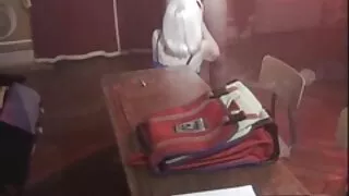 एक विद्यार्थीको लागि, एक ठूलो कुखुरा अध्ययन भन्दा बढी महत्त्वपूर्ण छ