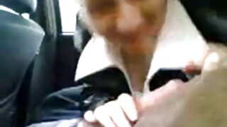 अश्लील मा एक मिनीस्कर्ट