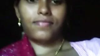 आफ्नो प्रेमिका पुस्तकालय मा गडबड छ, जबकि खुसी एक मान्छे