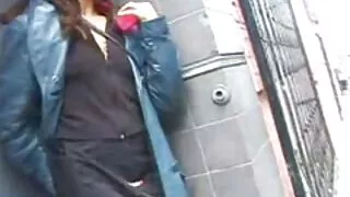 एक बस्टी एथलीट को योनी चलाउदा ट्रेनर लेबर को लहरहरु