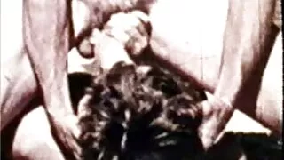 एक मोटी लिंग तंग आबनूस बिल्ली द्वारा छेडिएको
