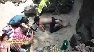 एक कोमल श्यामा लागि ठूलो काला कुखुरा