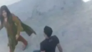 रूसी केटी सम्मिलित गुदा द्वारा ठूलो कुखुरा